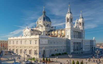 Catedral de la Almudena: Historia, Arte y Resistencia en el Corazón de Madrid